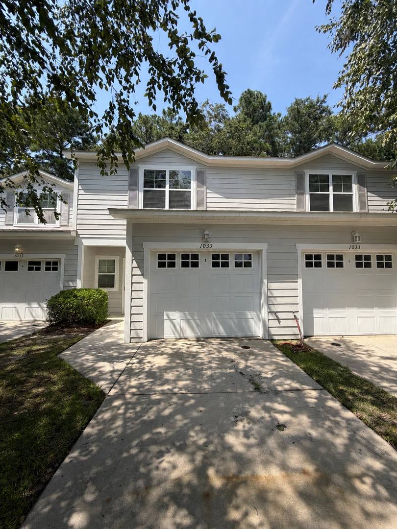 Upgraded 2 Bed/2.5 Bath Townhome in Leland! – photo 2