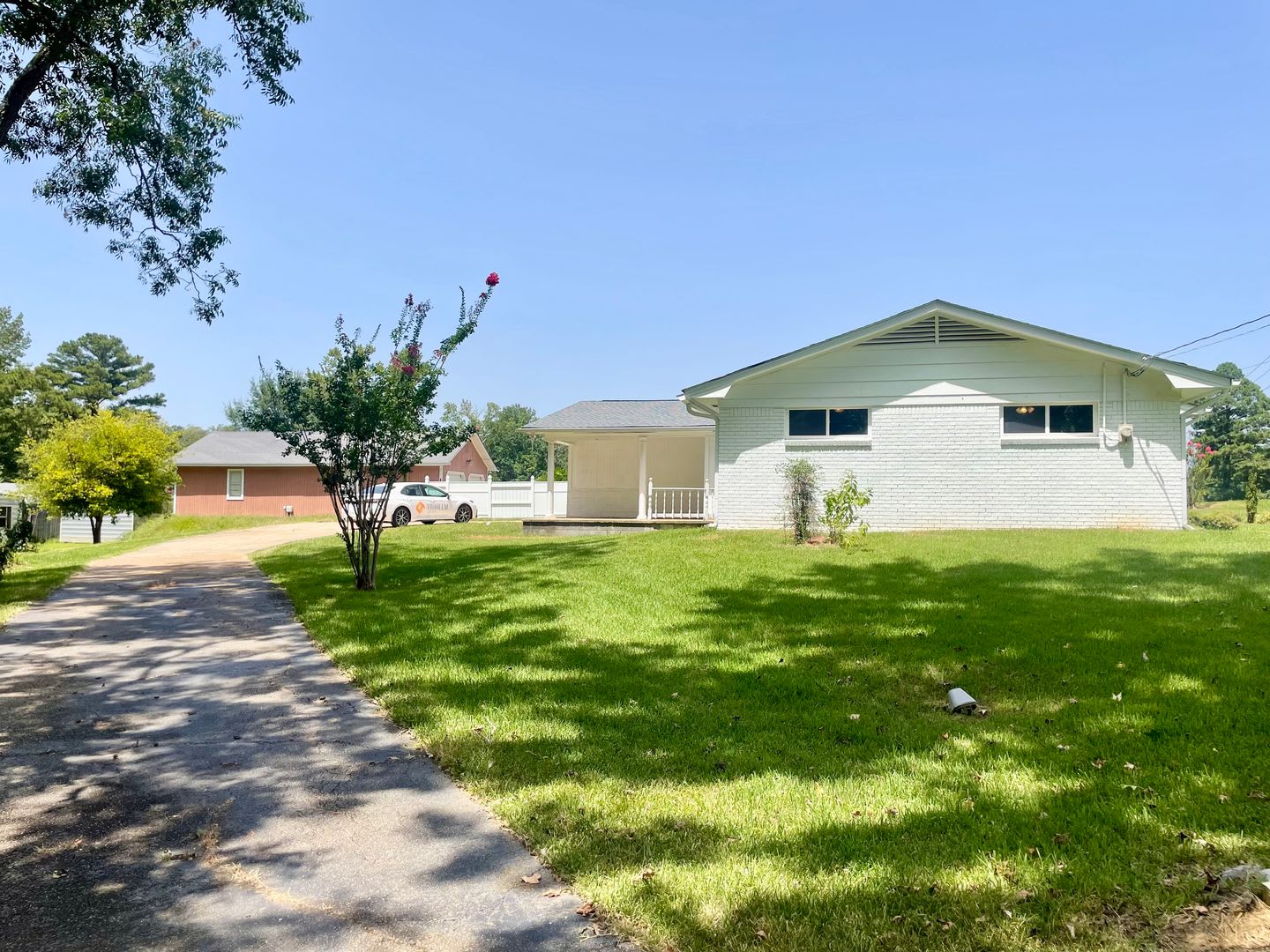 3 Bedroom/ 1.5 bath in Brandon 042! – photo 5