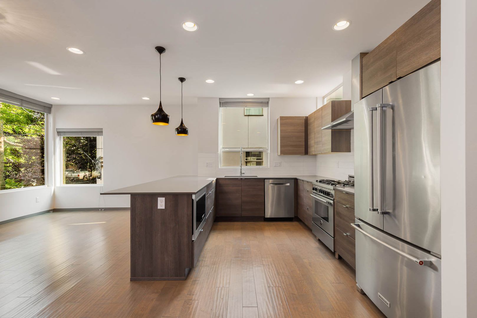 Modern Seattle Townhome with Garage, Fenced Yard & Primary Suite – photo 5