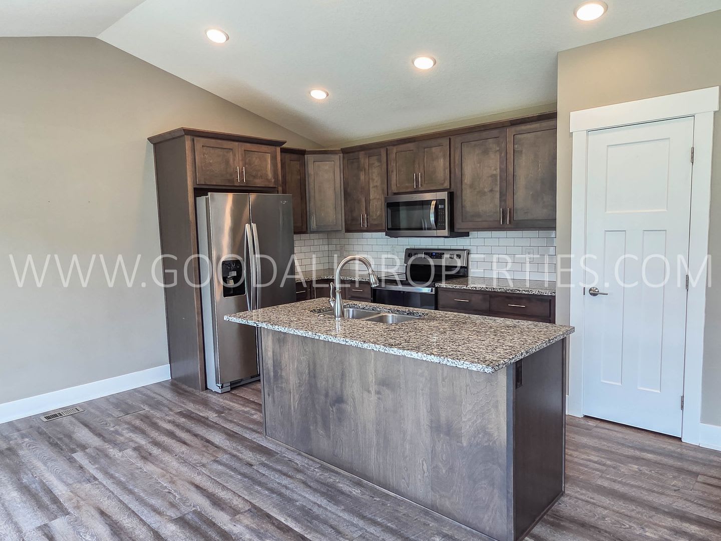 Spacious 4-Bedroom Clive Ranch with Finished Basement & 3-Car Garage – photo 2