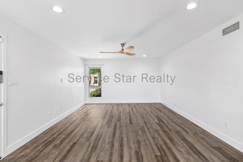 4950 N Miller Rd – photo 5