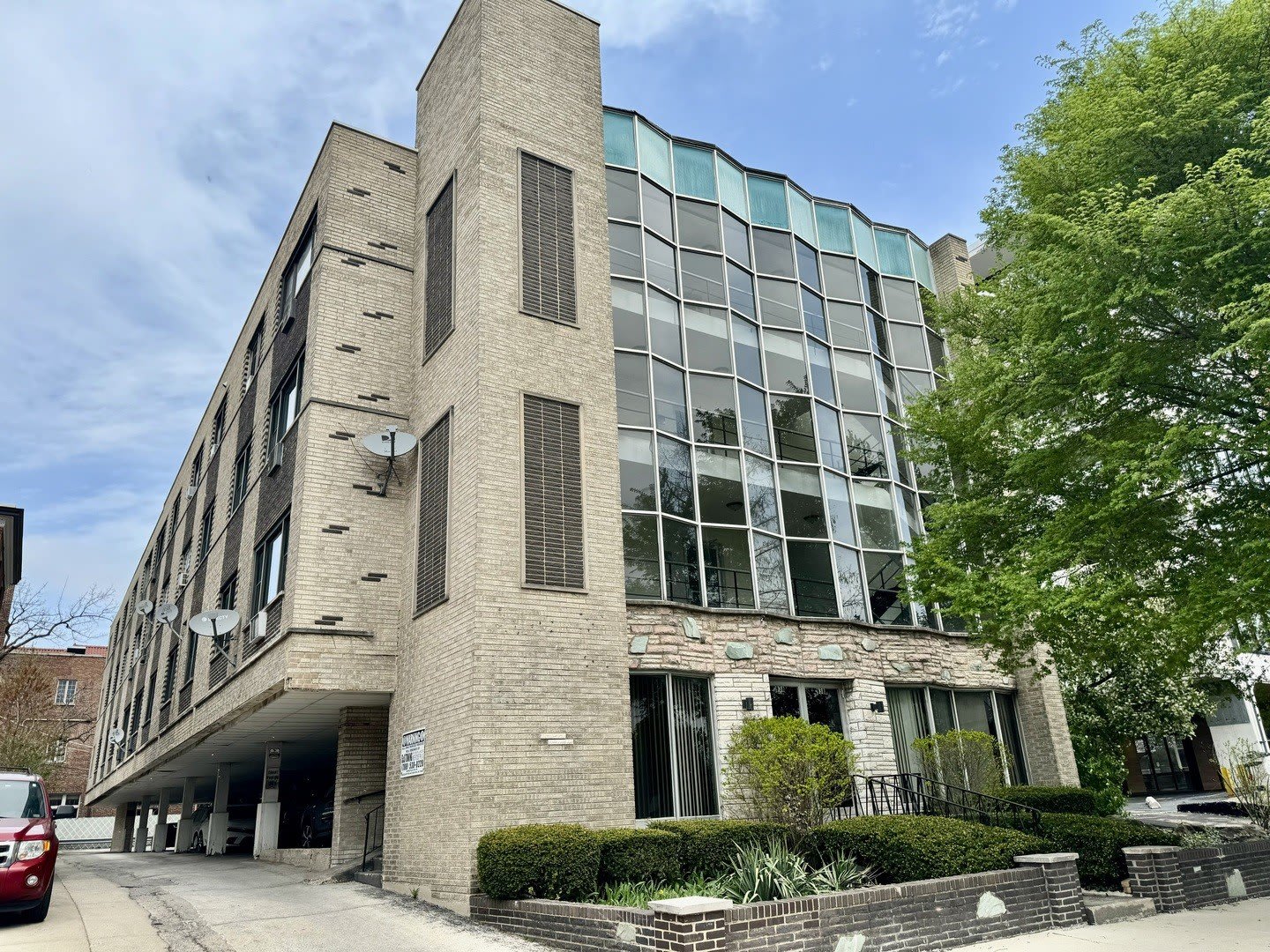 938 NORTH Boulevard – photo 1