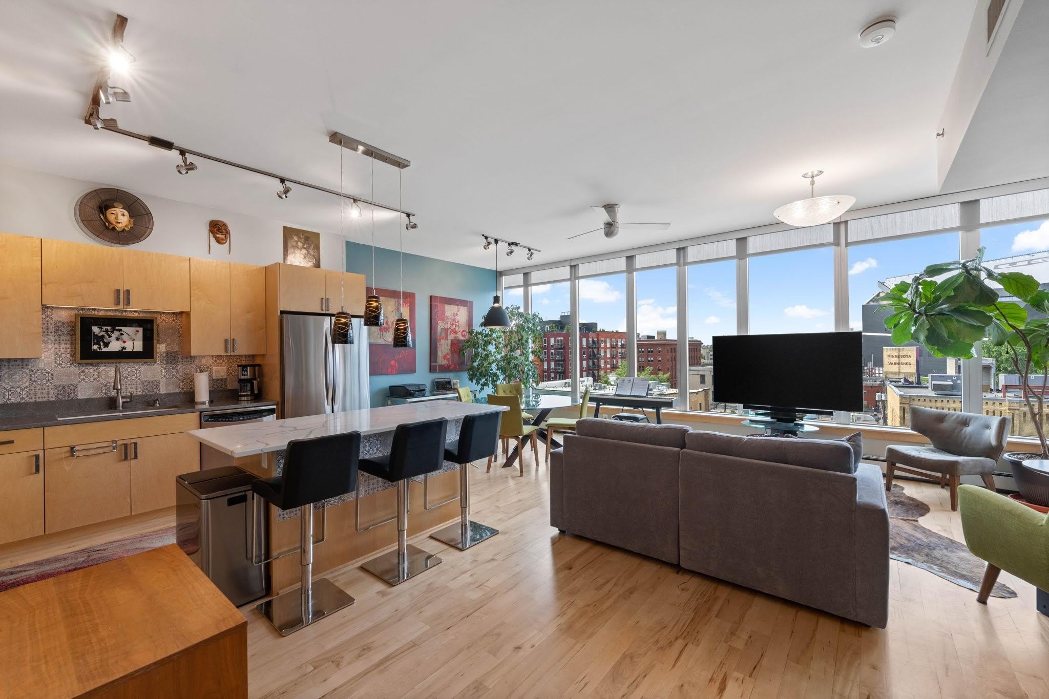 215 10th Avenue S – photo 1