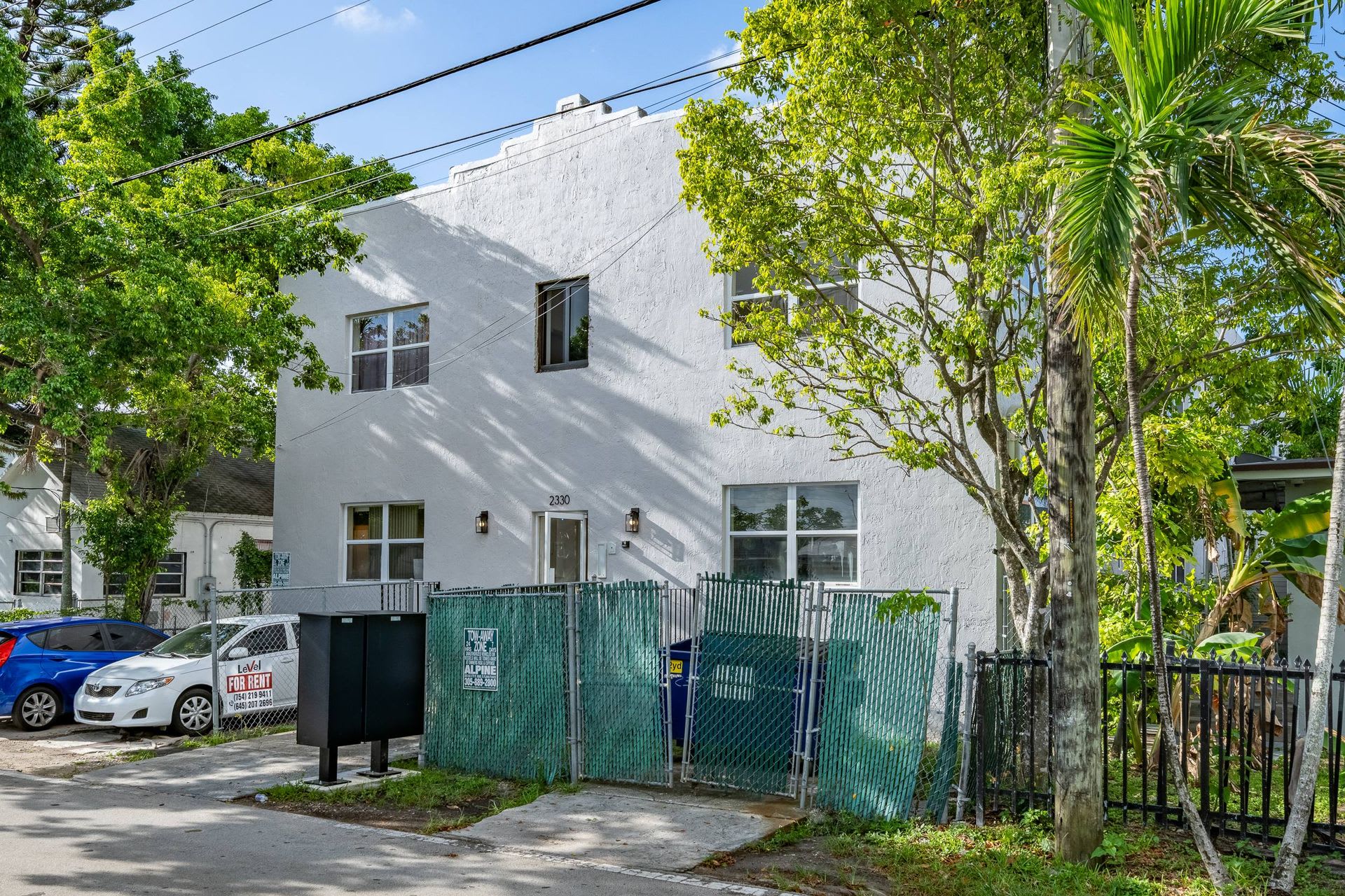 2330 NW 9 St – photo 1