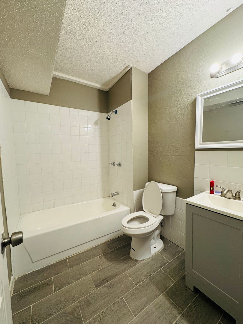 Benton Blvd 2-Bed – photo 3
