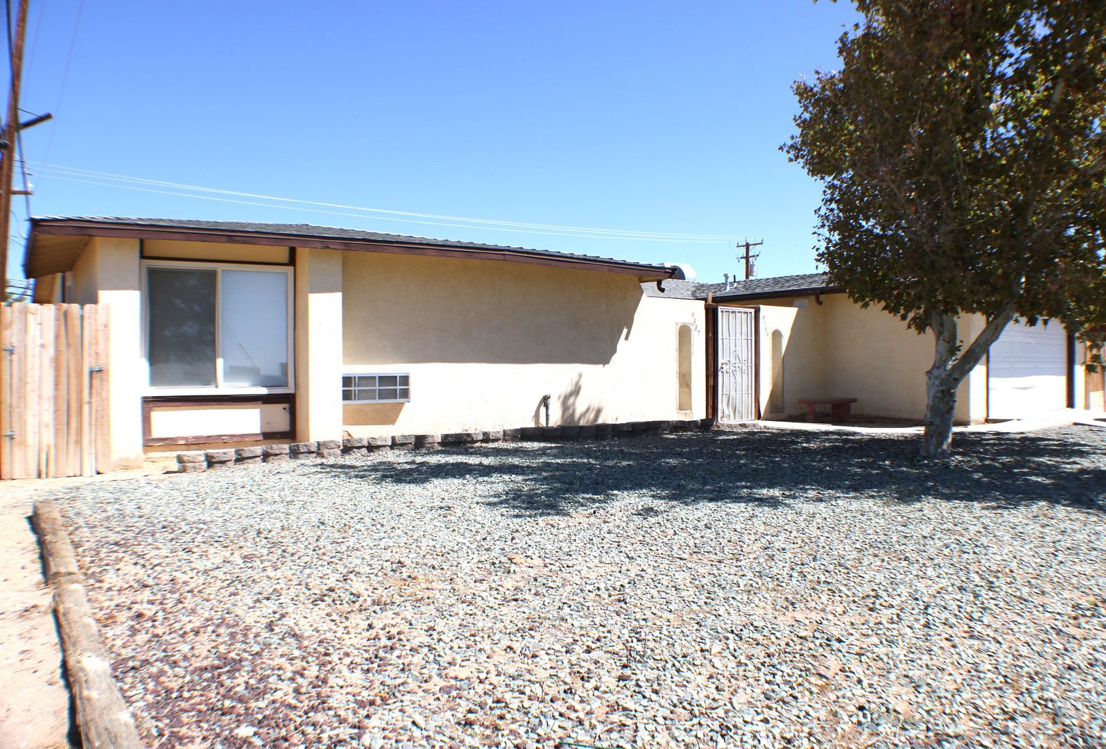 Charming 2 Bedroom 1 Bath In California City Ca – photo 1