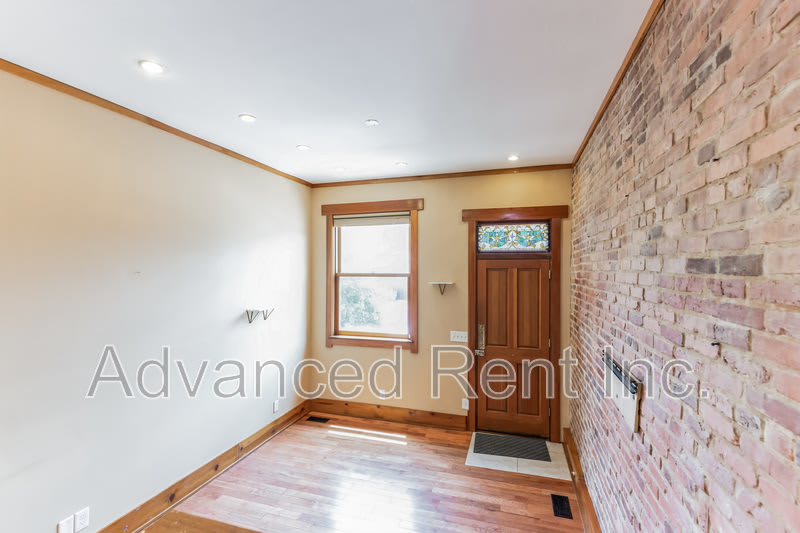 2802 E Fairmount Ave – photo 3