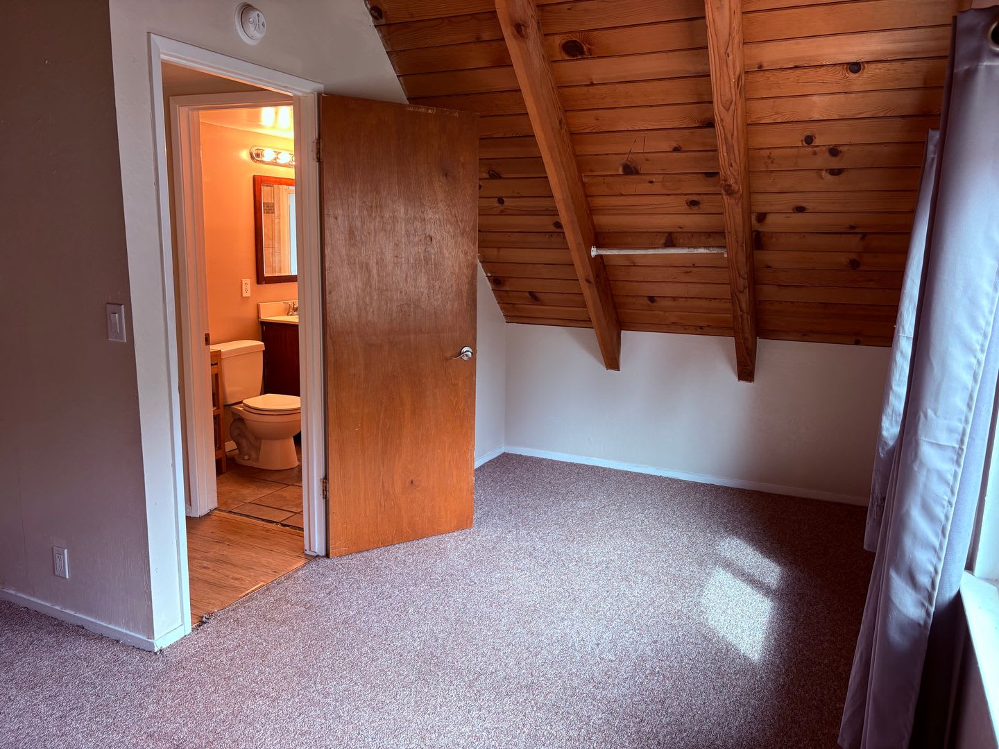 4 bedroom cabin with fireplace – photo 5