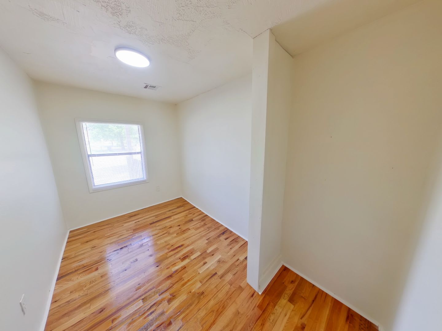 Pet-Friendly 3BR Home with Hardwood Floors & Large Backyard – photo 5