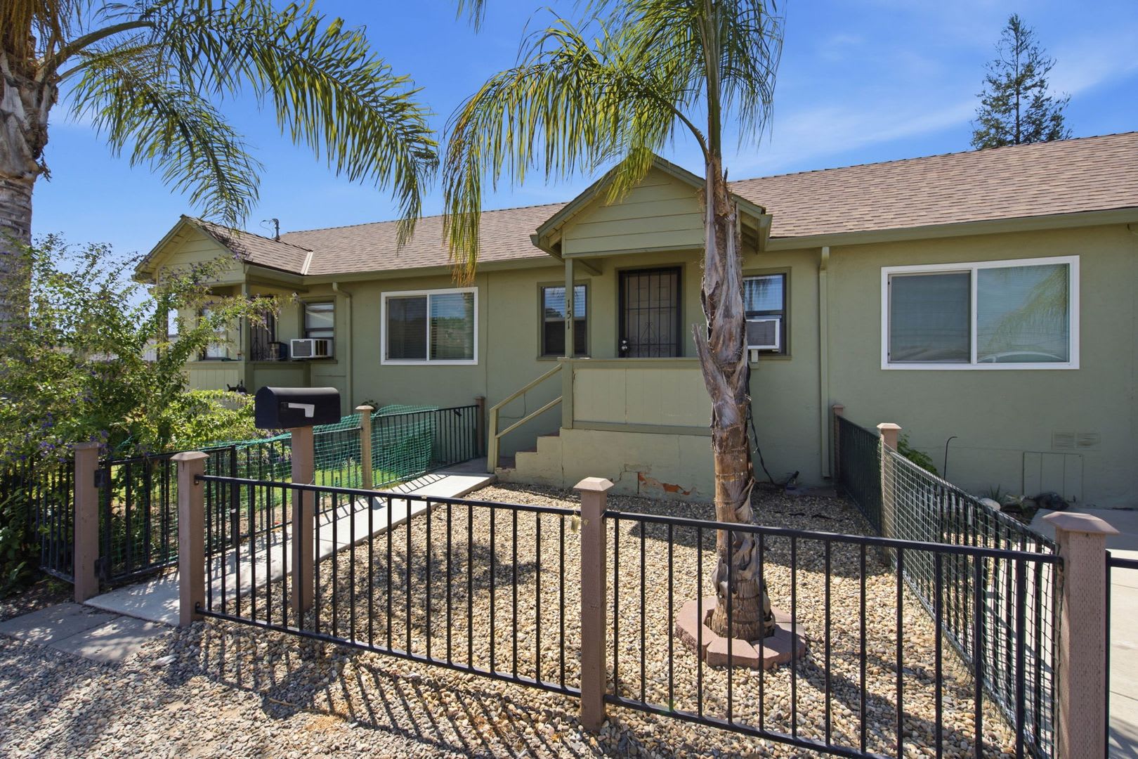 CLEAN AND CUTE ONE BED/ONE BATH APARTMENT IN MANTECA! – photo 4