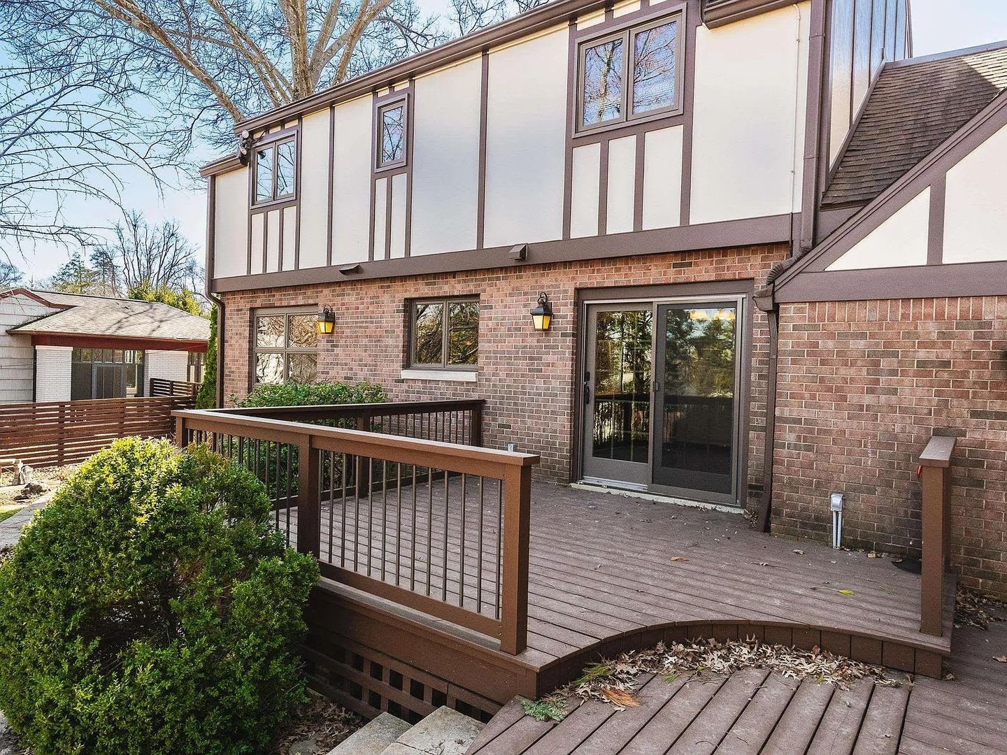 Large 5BR/3.5 Bath in Elm Heights. Available Now! – photo 4