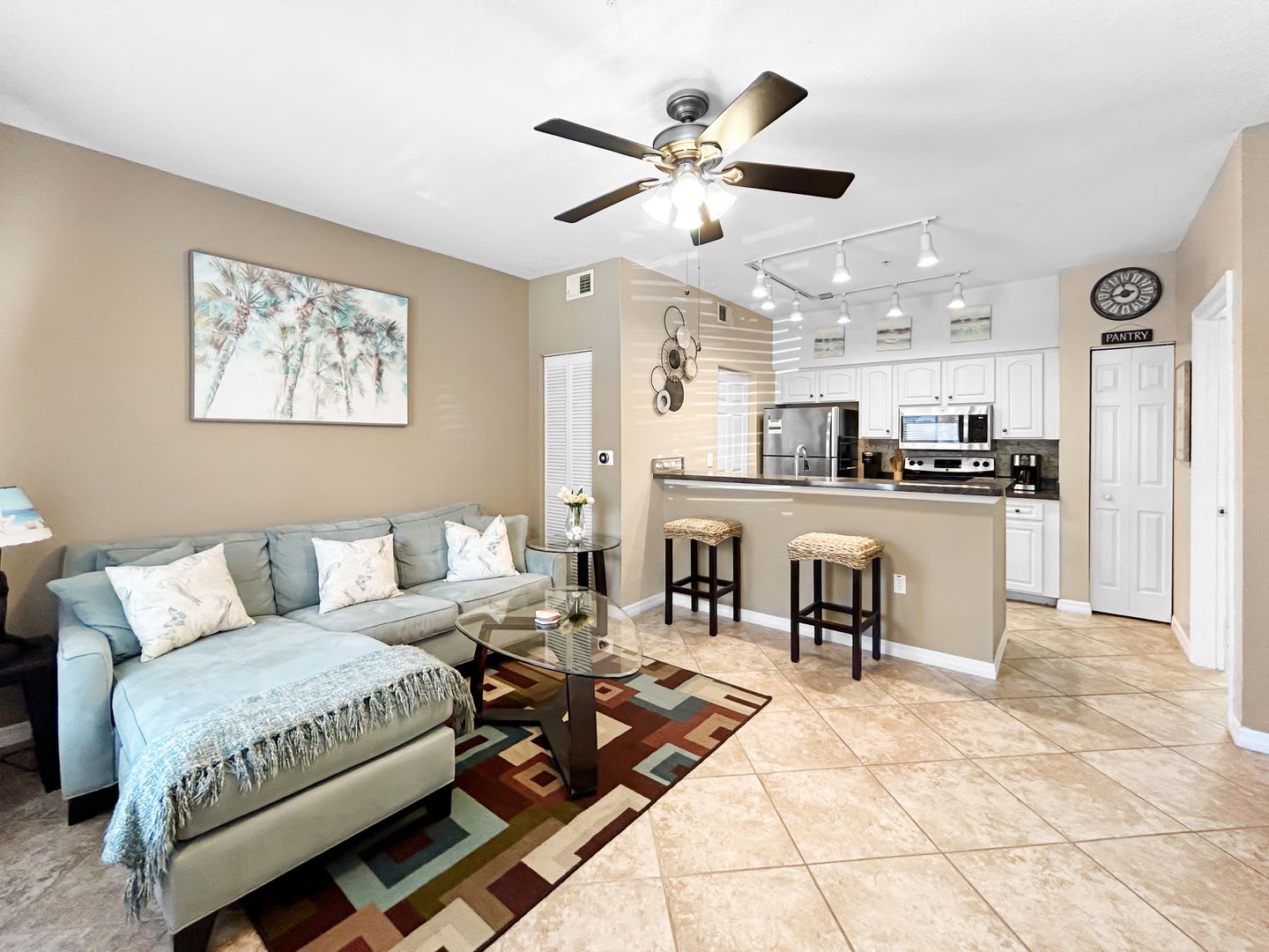 Amazing Furnished or Unfurnished 2-Bedroom Condo in Seminole – less than 2 miles from the Beach! – photo 5