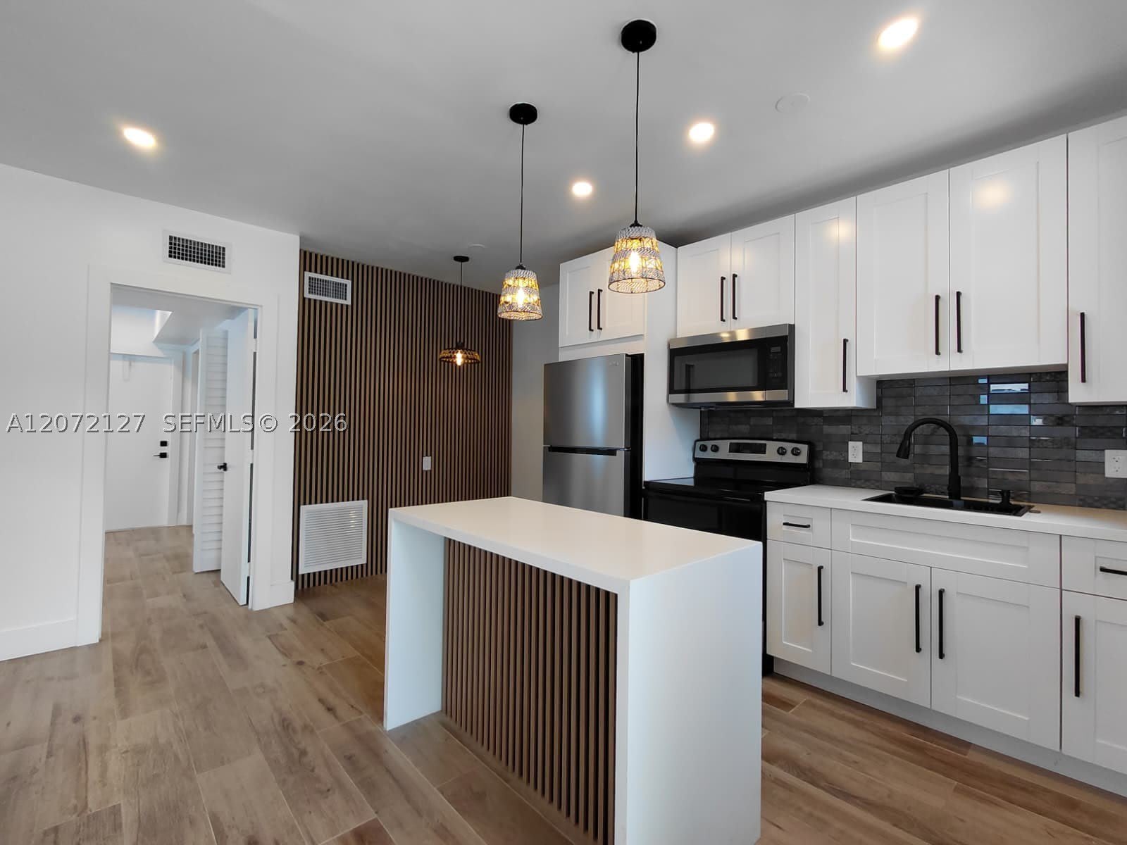 1430 NW 45th St – photo 1