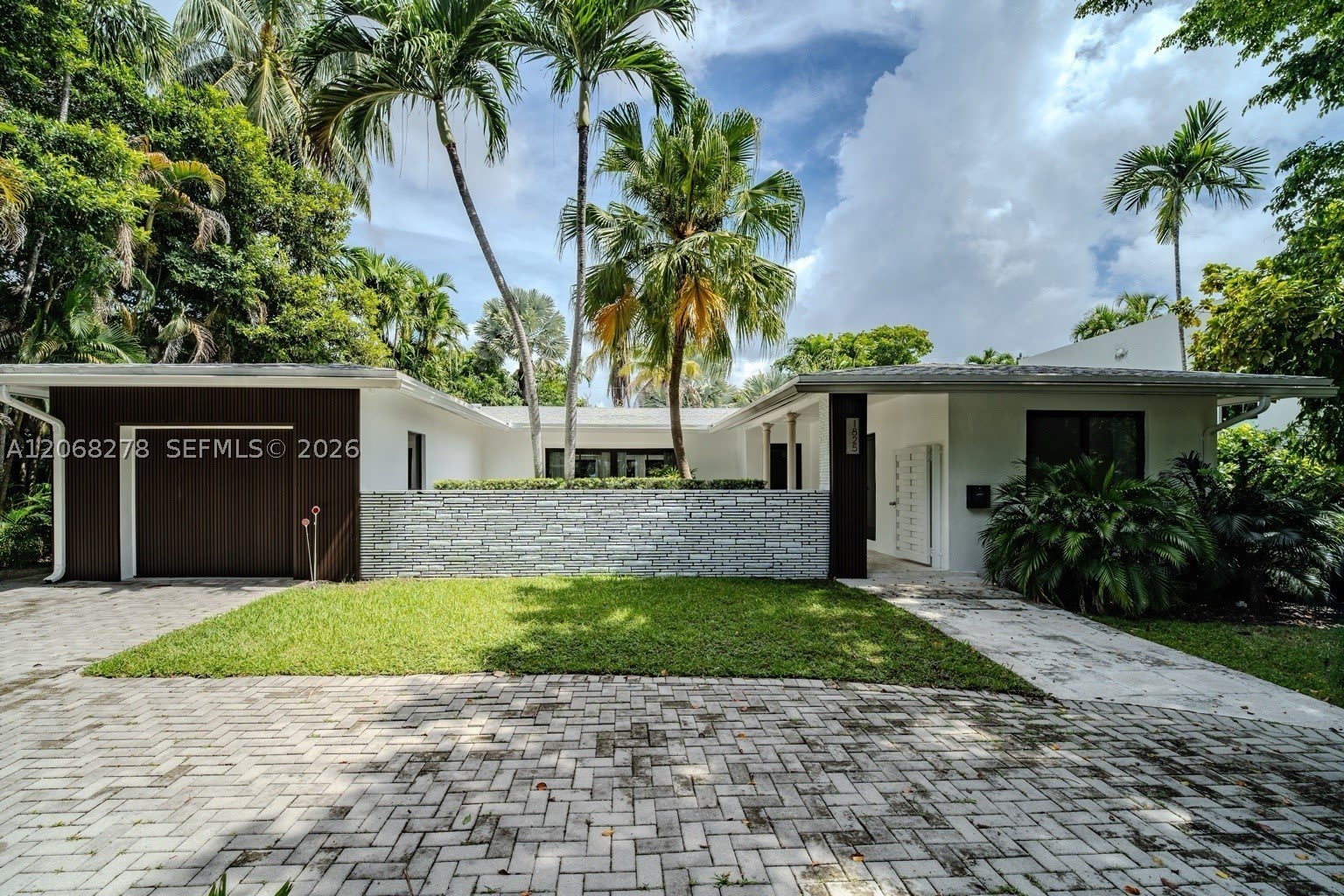 1825 Alamanda Dr – photo 3