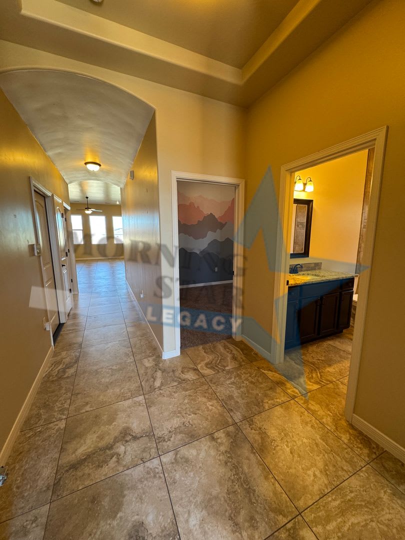 Beautifully Maintained 3 Bedroom With Solar – photo 2