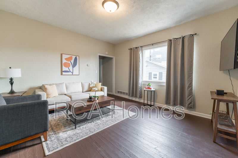 1015 Olive St – photo 2