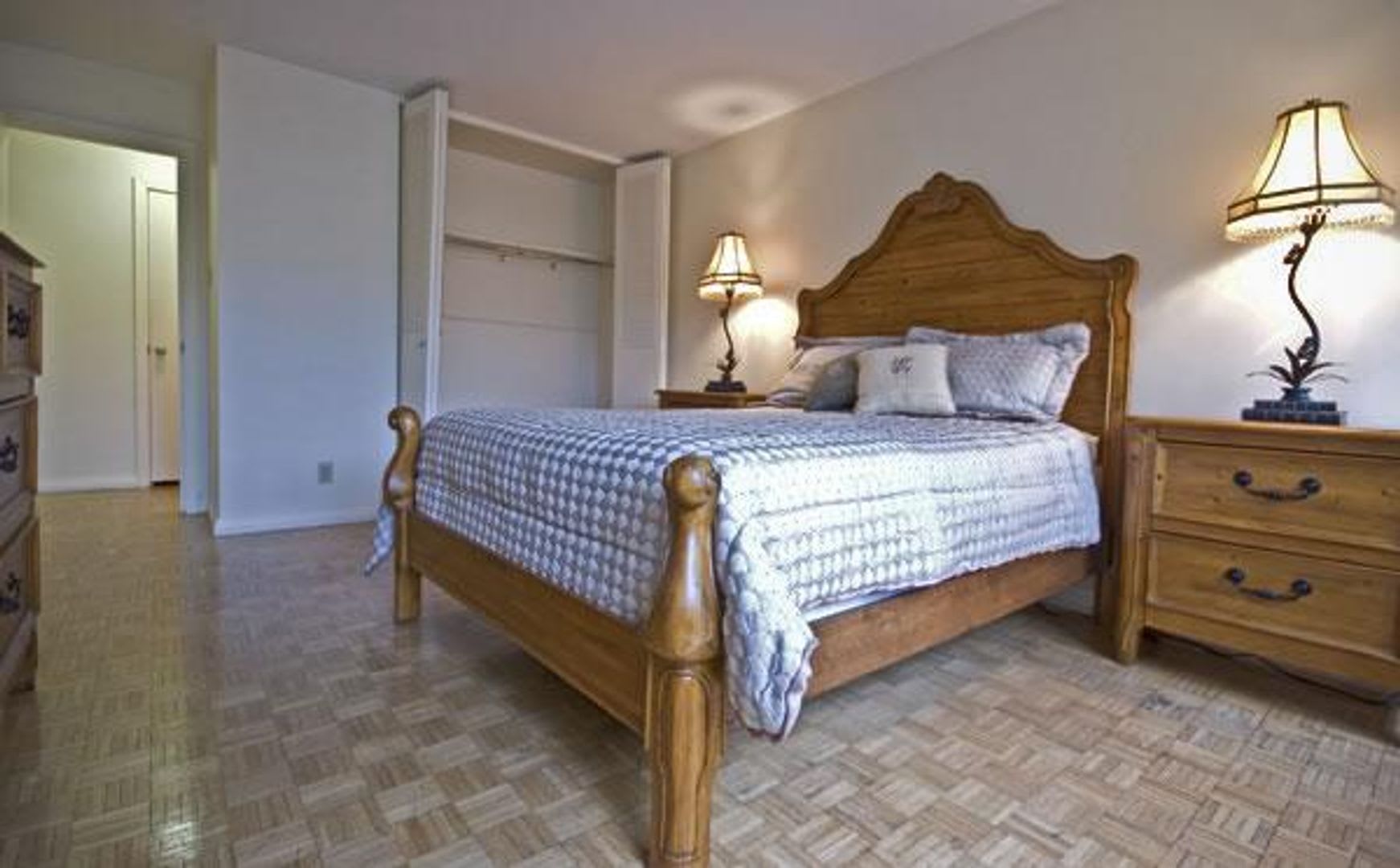 Charming 2 Bedroom-No Broker Fee – photo 5