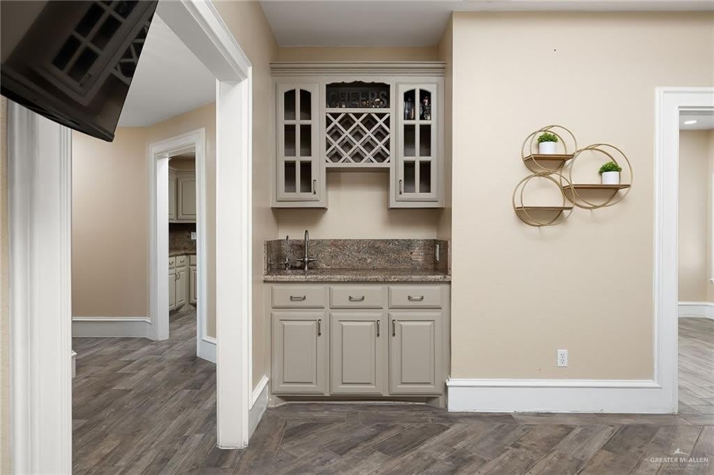 413 E Wisteria Avenue – photo 3