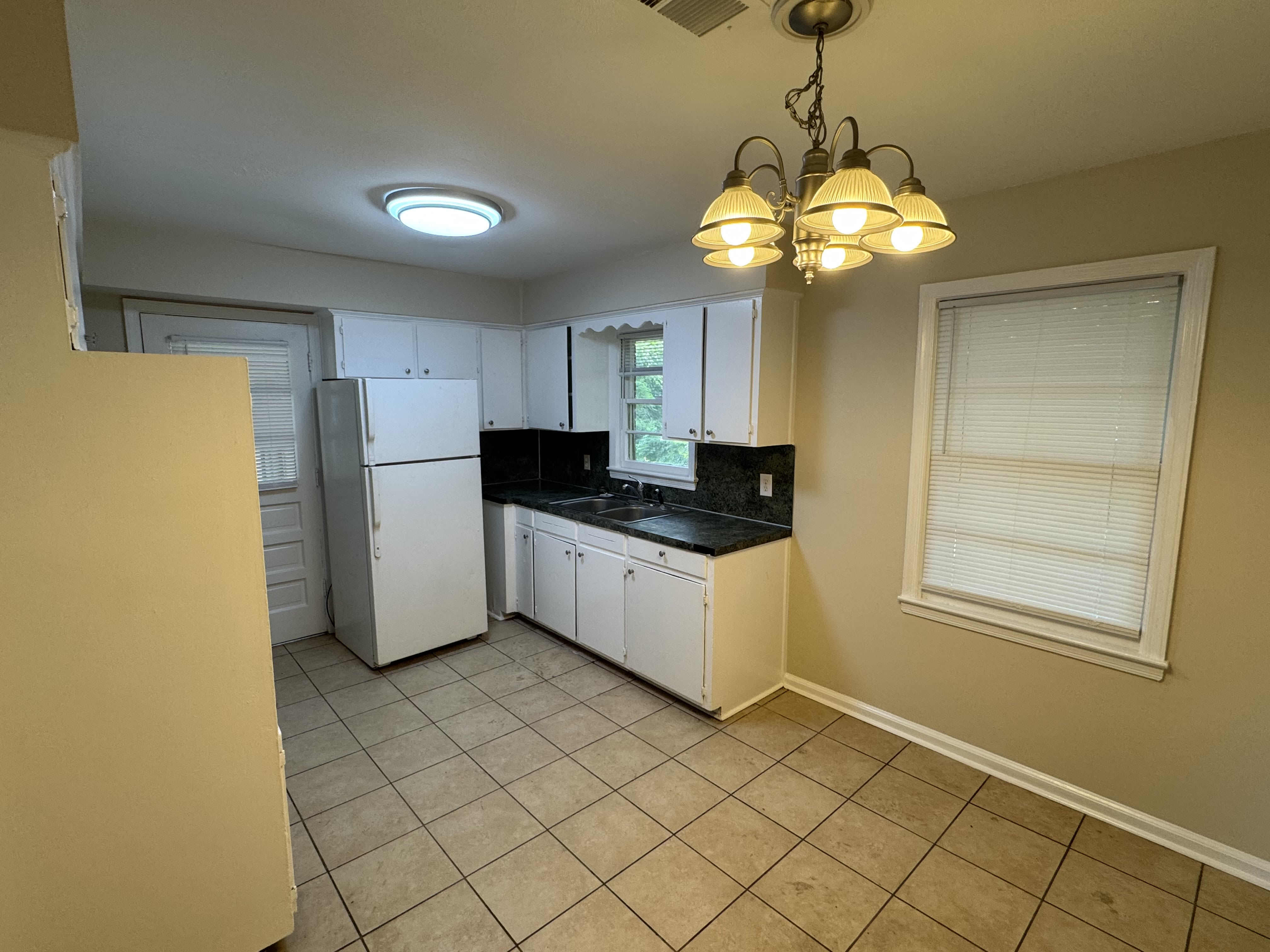 3758 Meadowlark Dr – photo 2