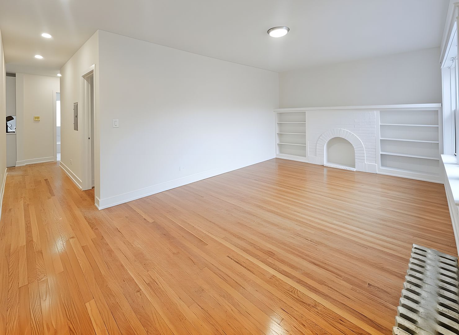 Brand New Renovation, 2bed/1bath Apartment in Historic Ravenswood Manor Neighborhood – photo 2