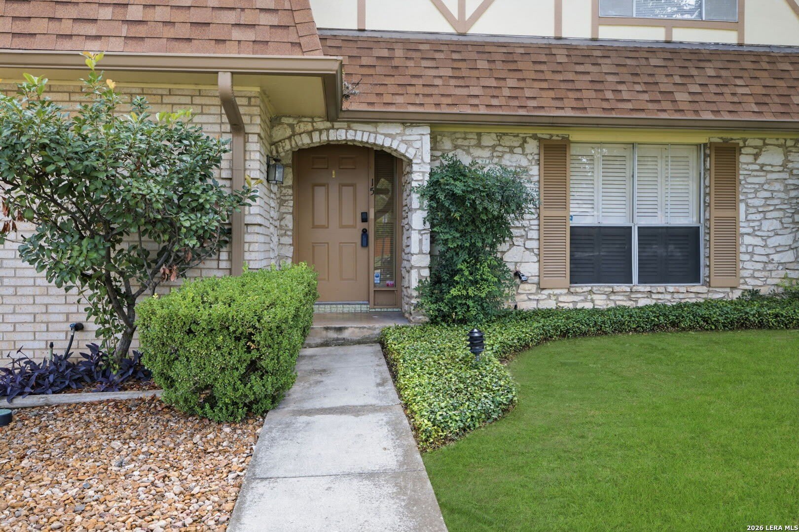 6106 VANCE JACKSON RD – photo 2