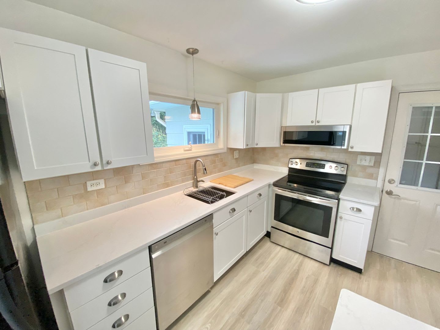 3 Bedroom House South End Neighborhood Burlington Available in September 5th! – photo 3