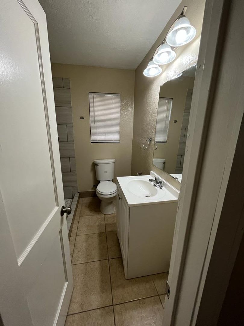 2 Bed 1 Bath Single Family Home In Beaumont – photo 4