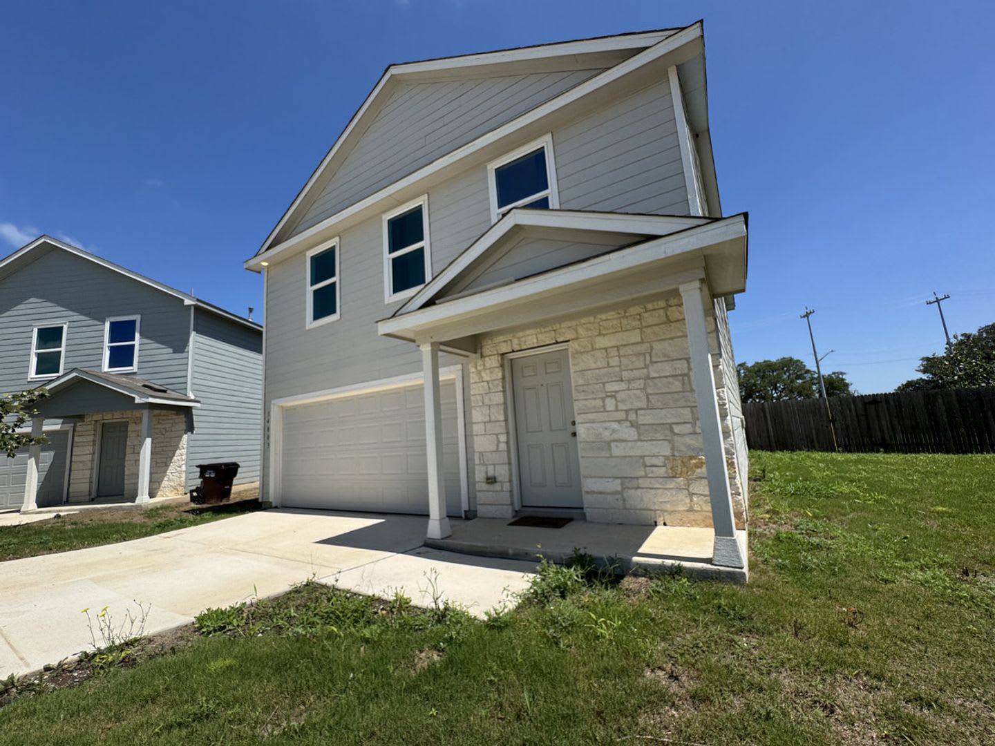 Like new 4/2.5 home (2023) in Morgan Heights with loft and big yard – photo 2