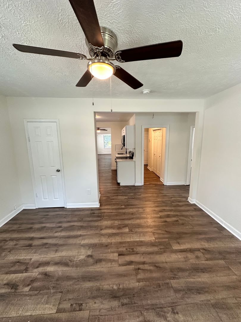 3 Bedroom Fully Renovated Hampton Home – photo 2