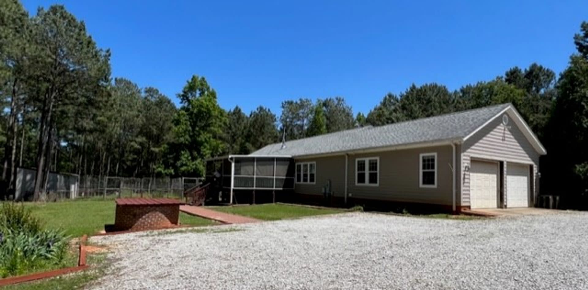 House With Barn And Acreage – photo 1