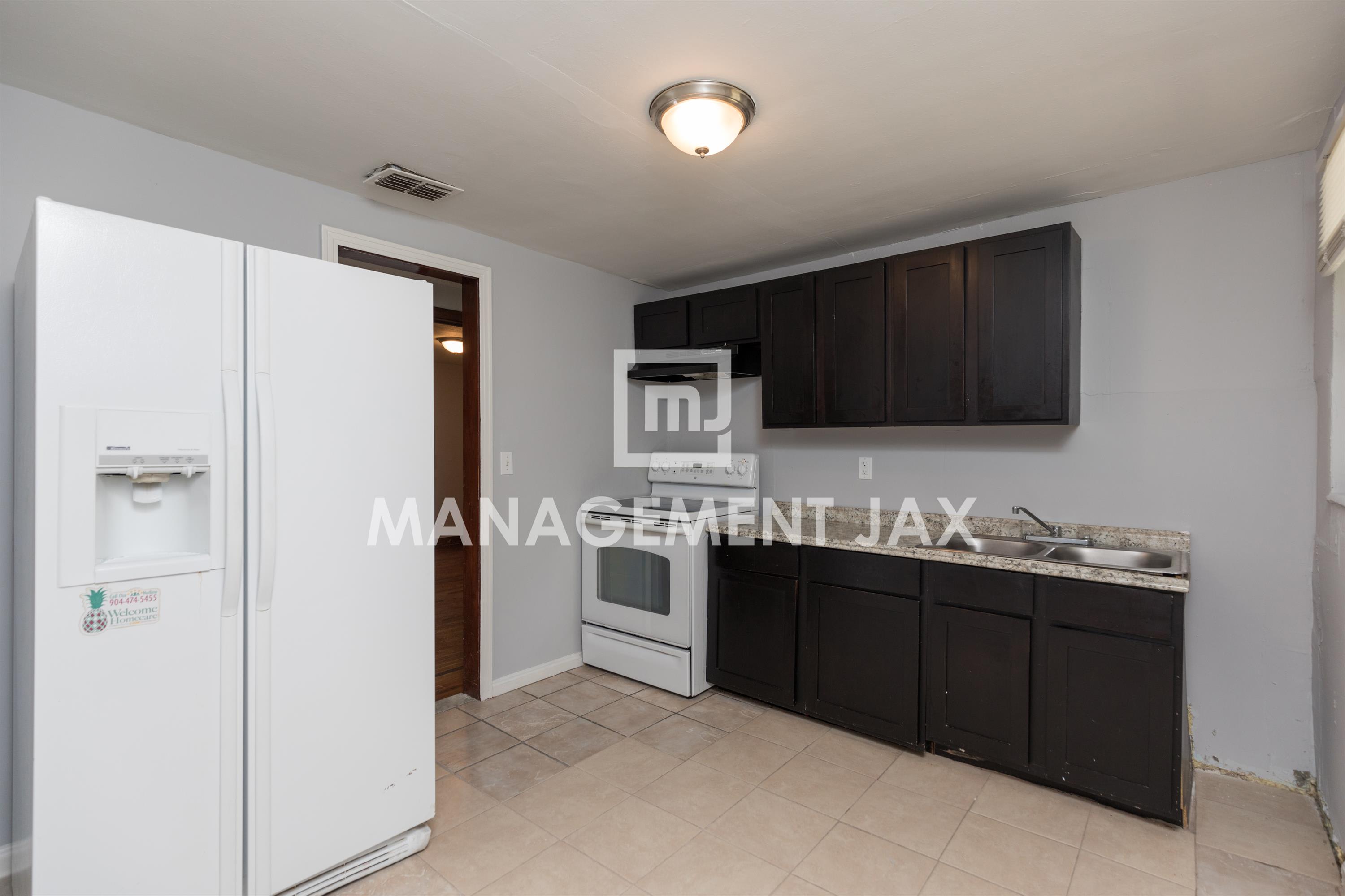 1598 West 33rd Street – photo 3
