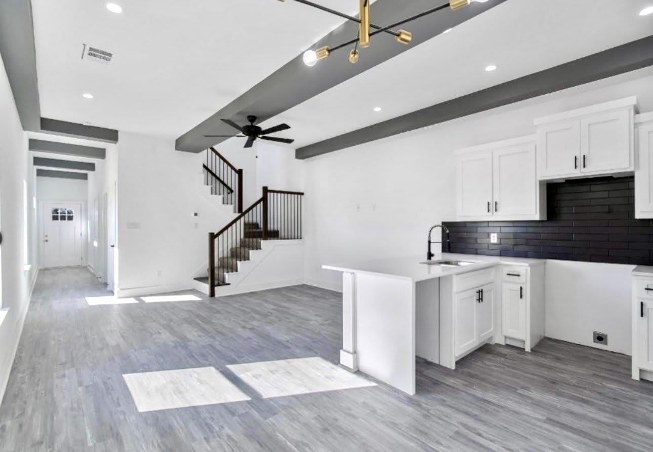 2113 Wright Street – photo 2