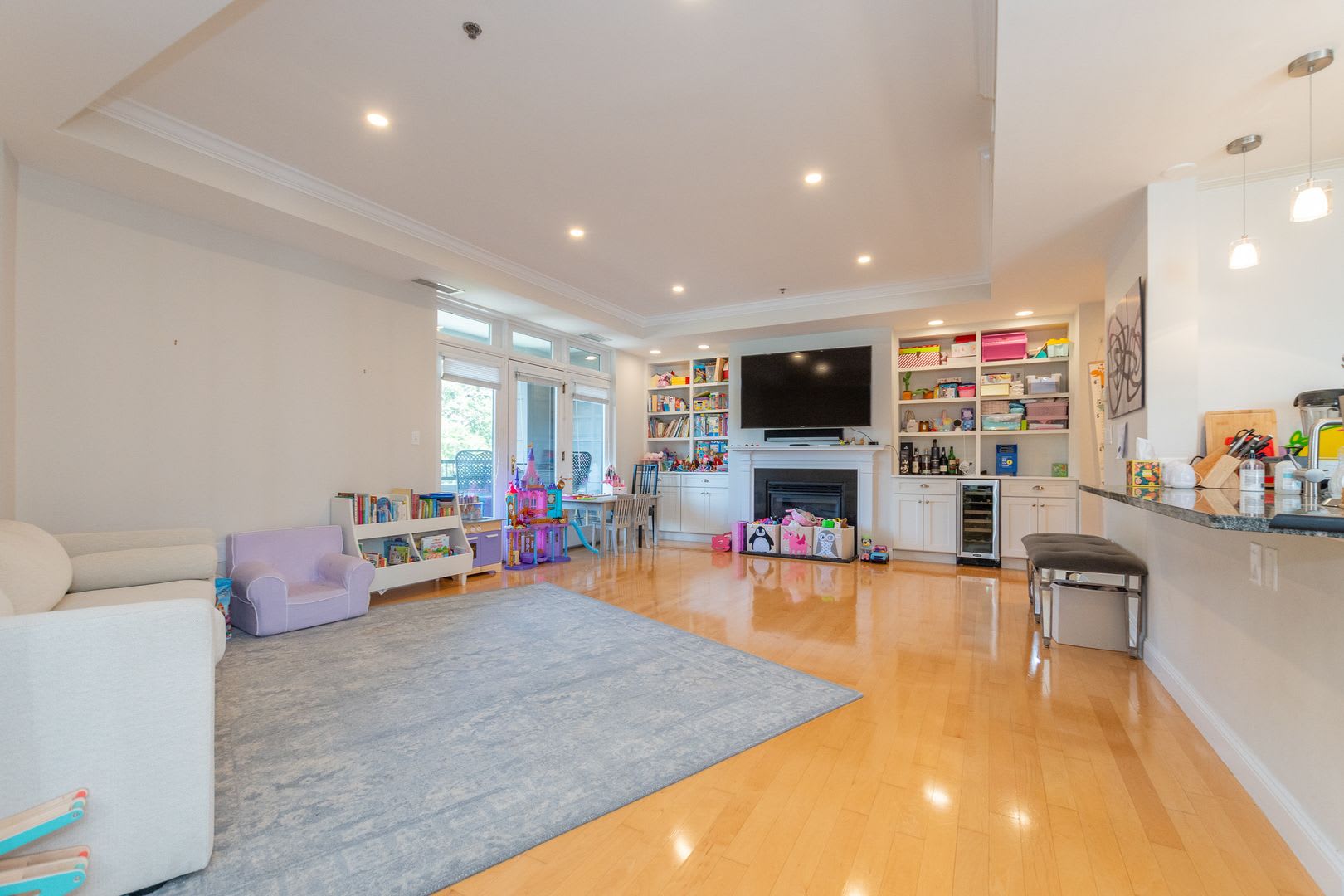 Charming 3 Bedroom-No Broker Fee – photo 5