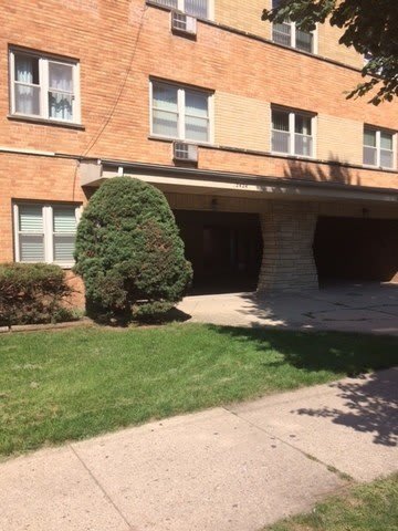 2420 W Berwyn Avenue – photo 1