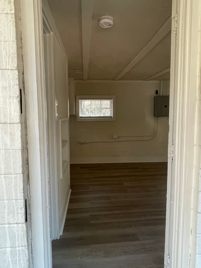 1 BR/1 BA Cottage Off Prince Ave! – photo 3