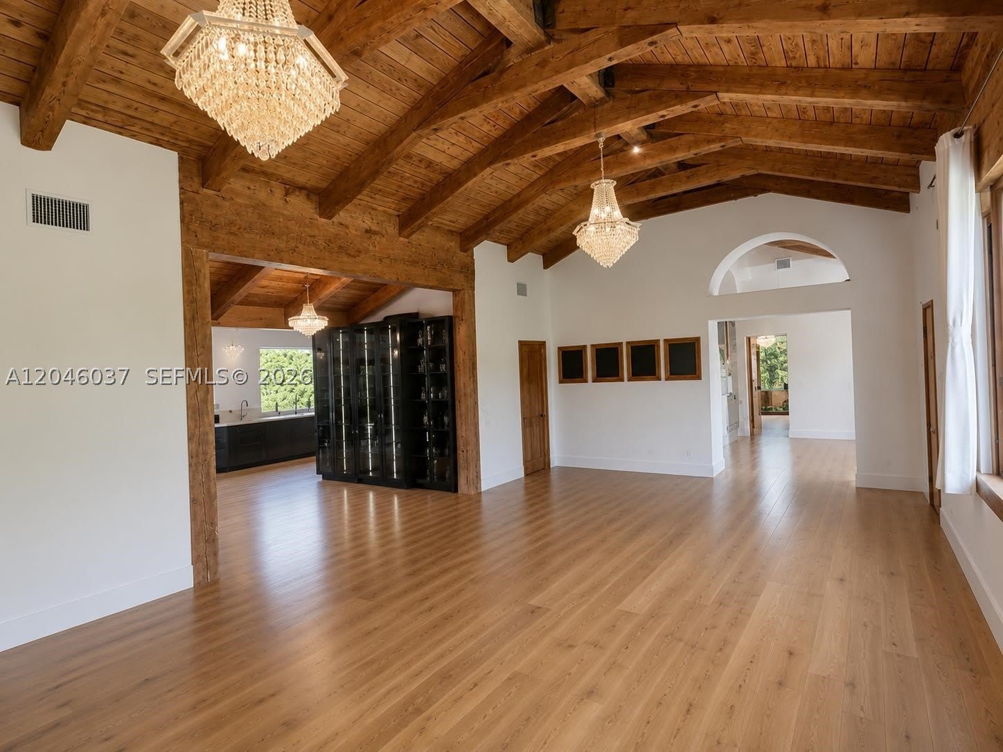 6350 Pinetree Dr – photo 2