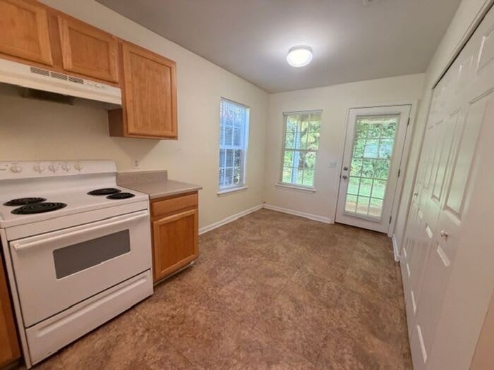 302 Ashley Lane – photo 2