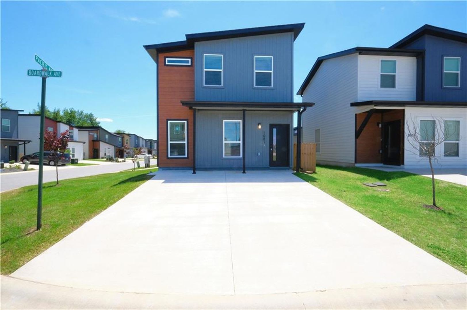 **FIRST THREE MONTHS $950.00** Featherston Village – photo 3