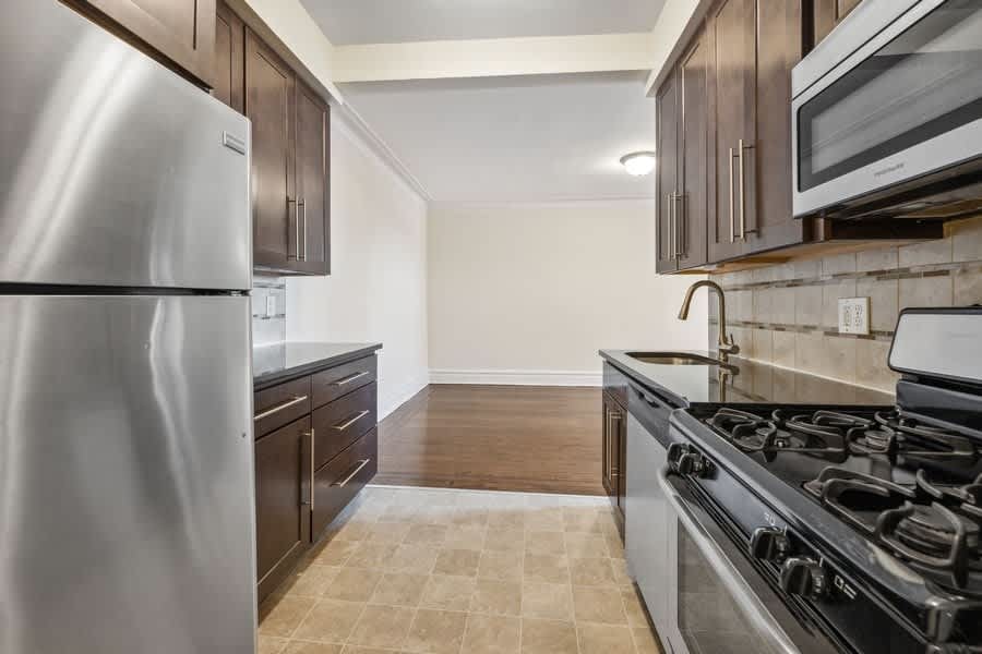 68-70 Park Avenue Apartments – photo 2