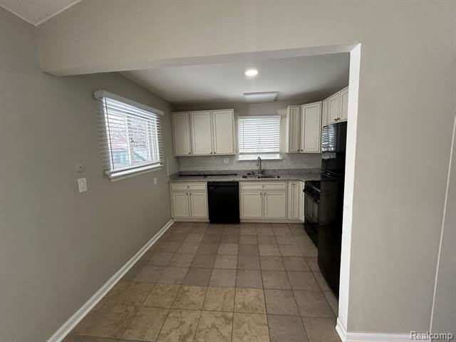 4472 BUCHANAN Avenue – photo 5