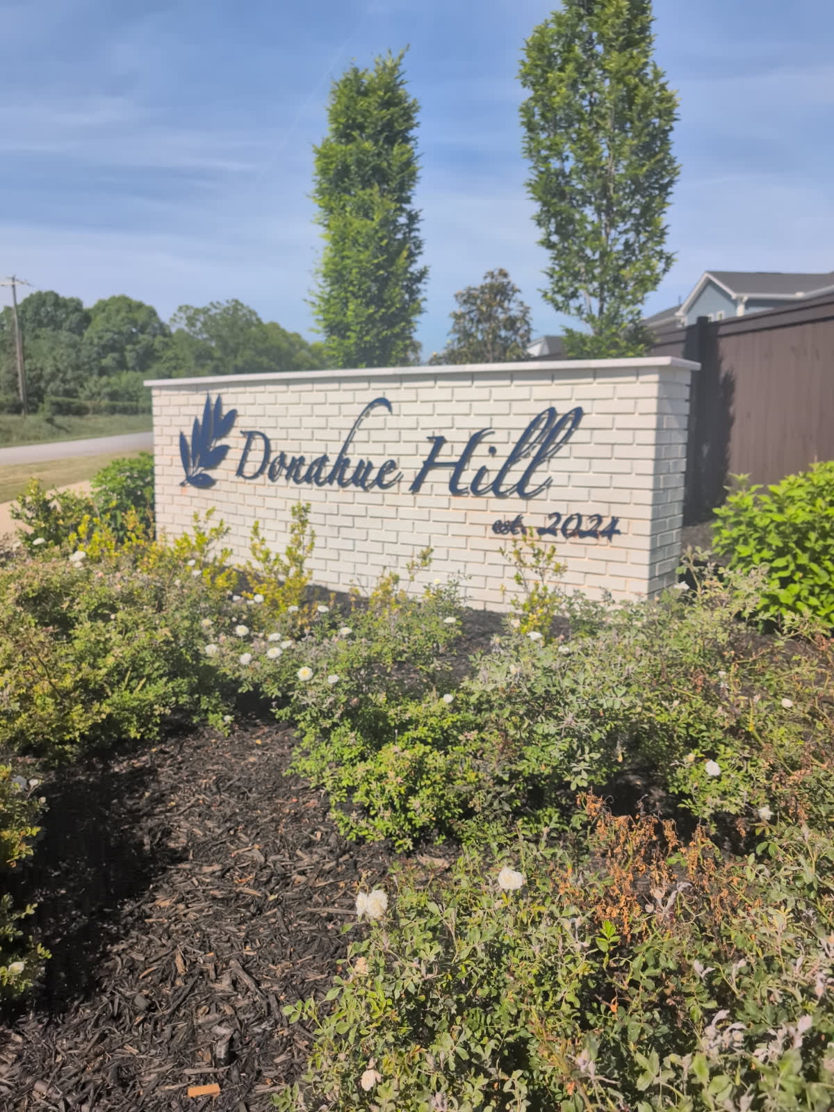 1049 Nadine Way – photo 2