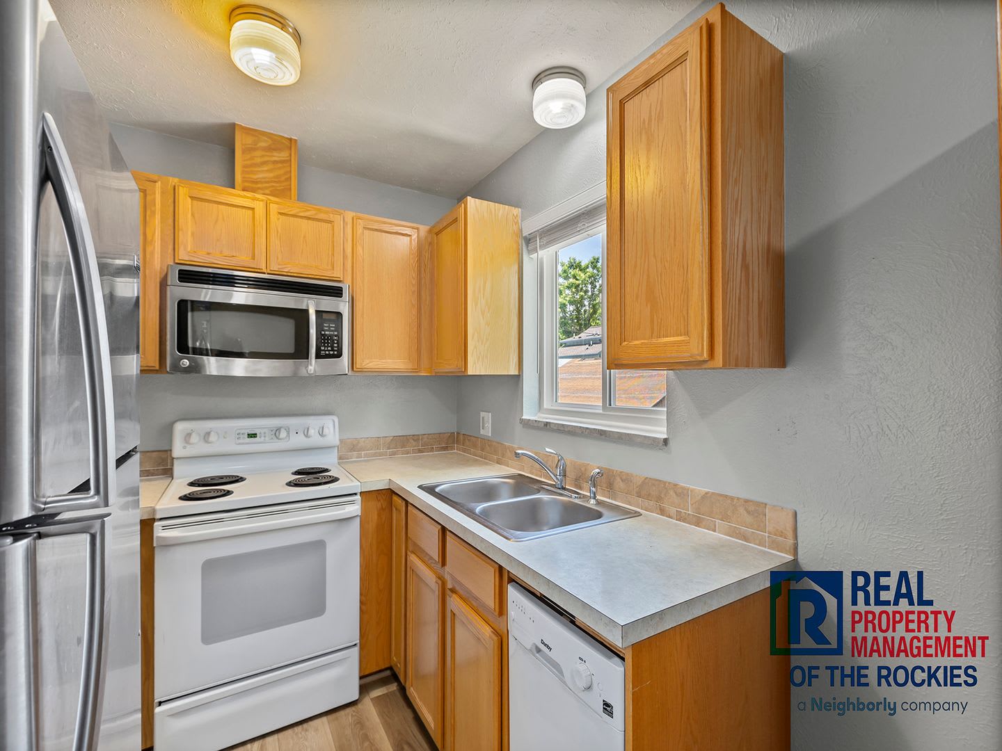 Charming 2 Bed, 1 Bath Condo in Prime Location! – photo 4
