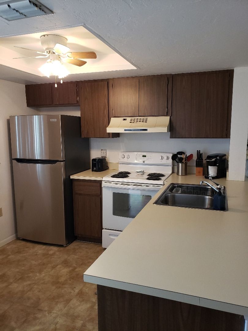 LAKESHORE CONDOMINIUM DEEP CREEK $2400 – photo 2