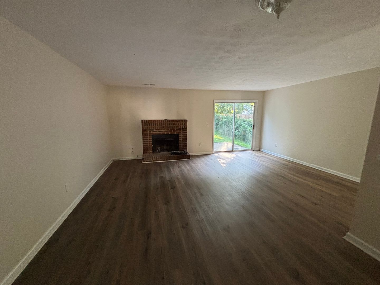 Updated Remodeled Townhome in Prime Smyrna Location! End Unit! – photo 5