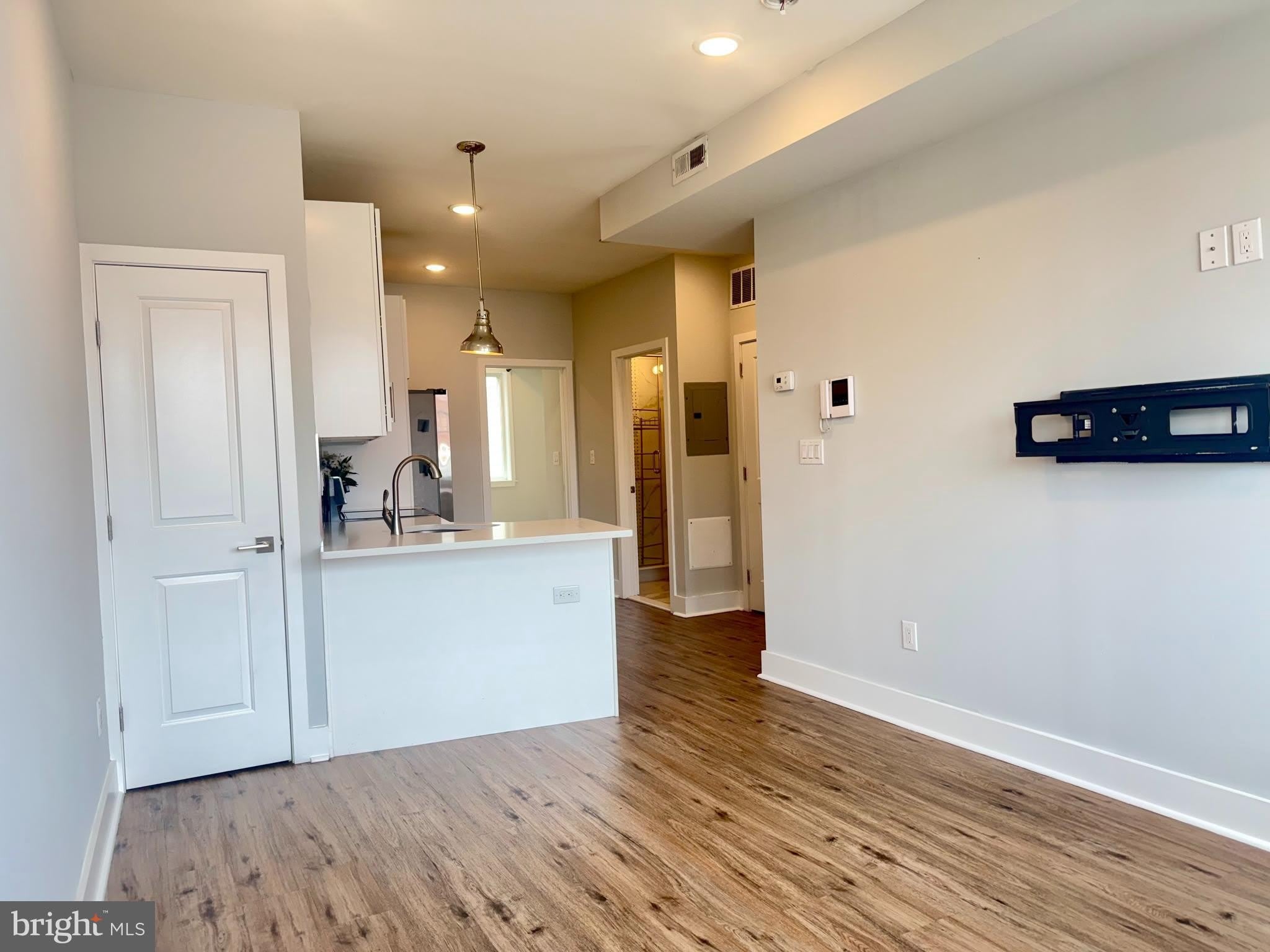 2425 FRANKFORD Avenue – photo 4