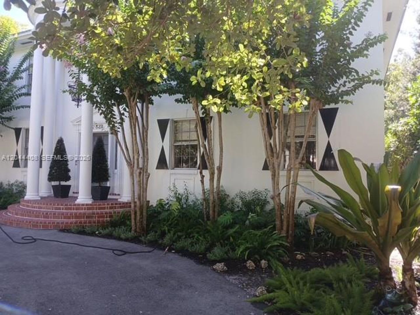 2828 Segovia St Th 1 Coral Gables Fl 33134 – photo 3