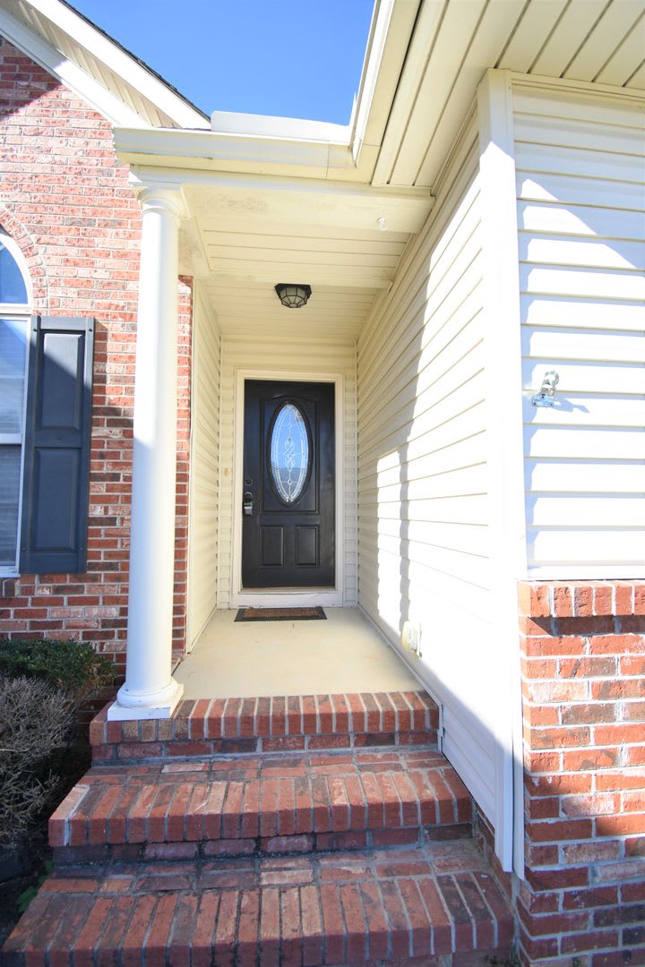 Coming Soon~3 Bedroom and 2 Bath Home with Bonus Room- Pets Considered – photo 3