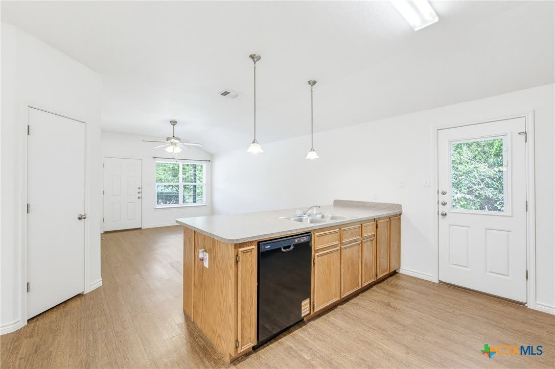 913 Ashwood Drive – photo 5