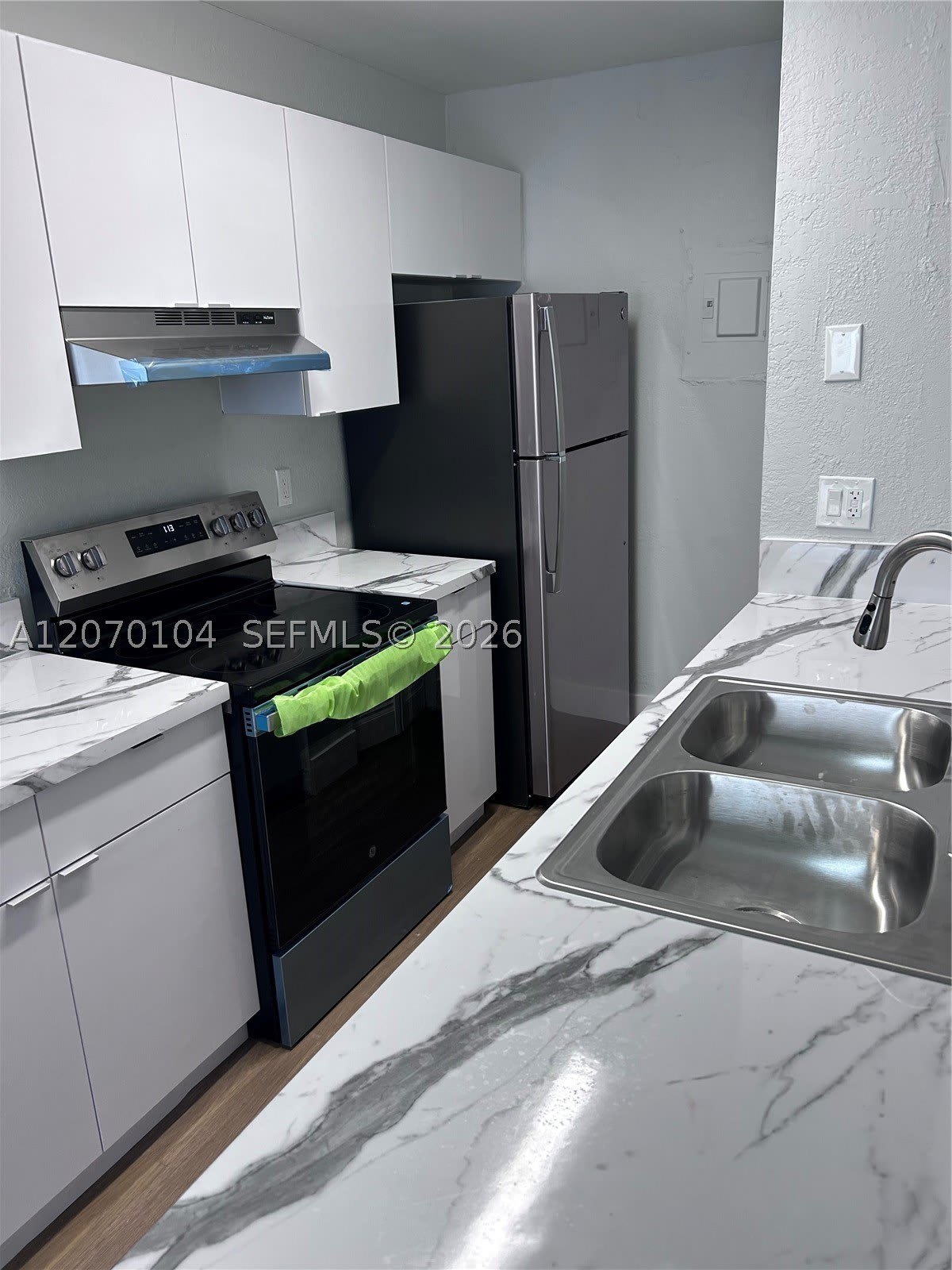 2181 Catherine Dr – photo 2