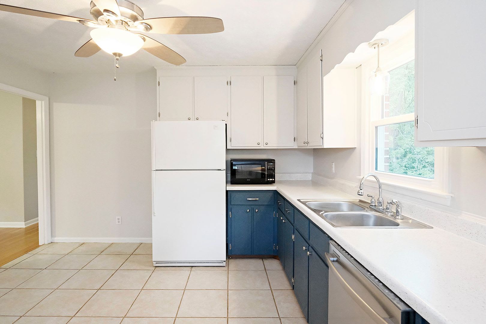 Pet-Friendly Home Walkable to Crozet Park – photo 4